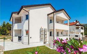 Amazing Apartment In Banjol With Kitchen